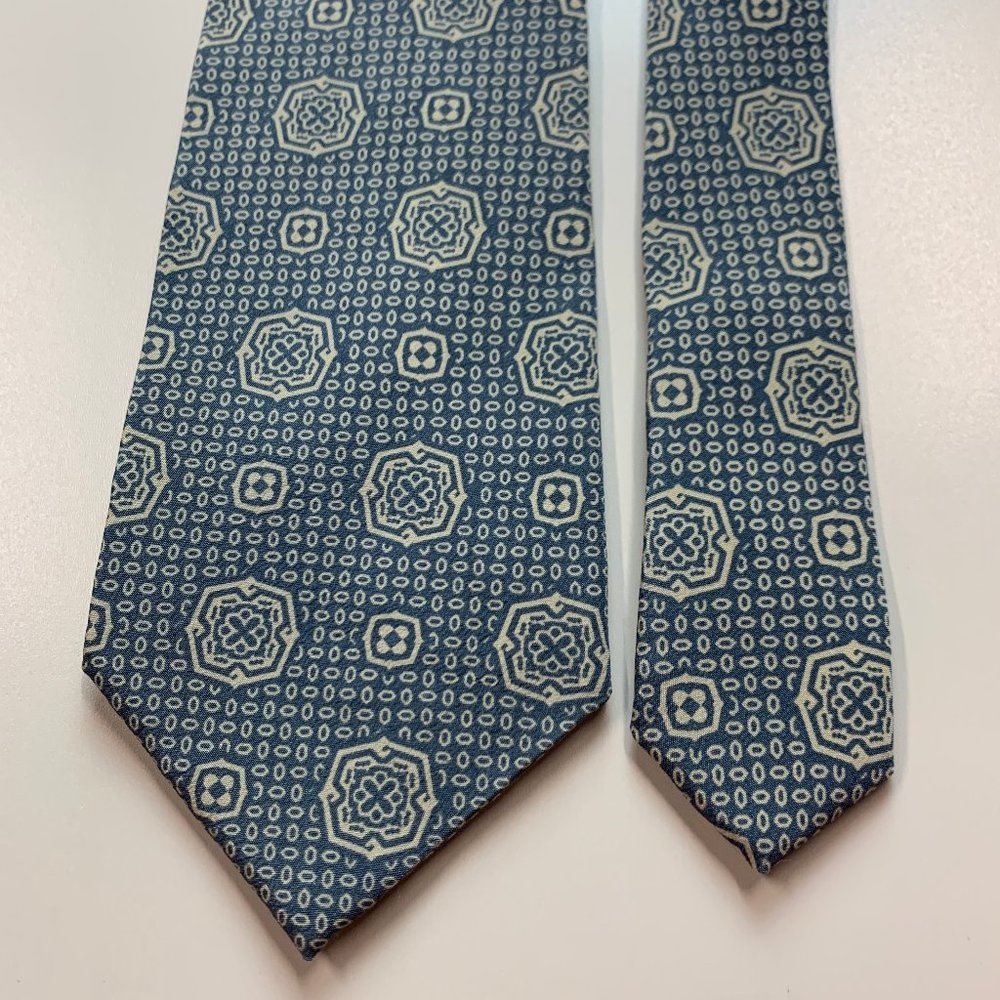 Attimo Blue Medallion Tie